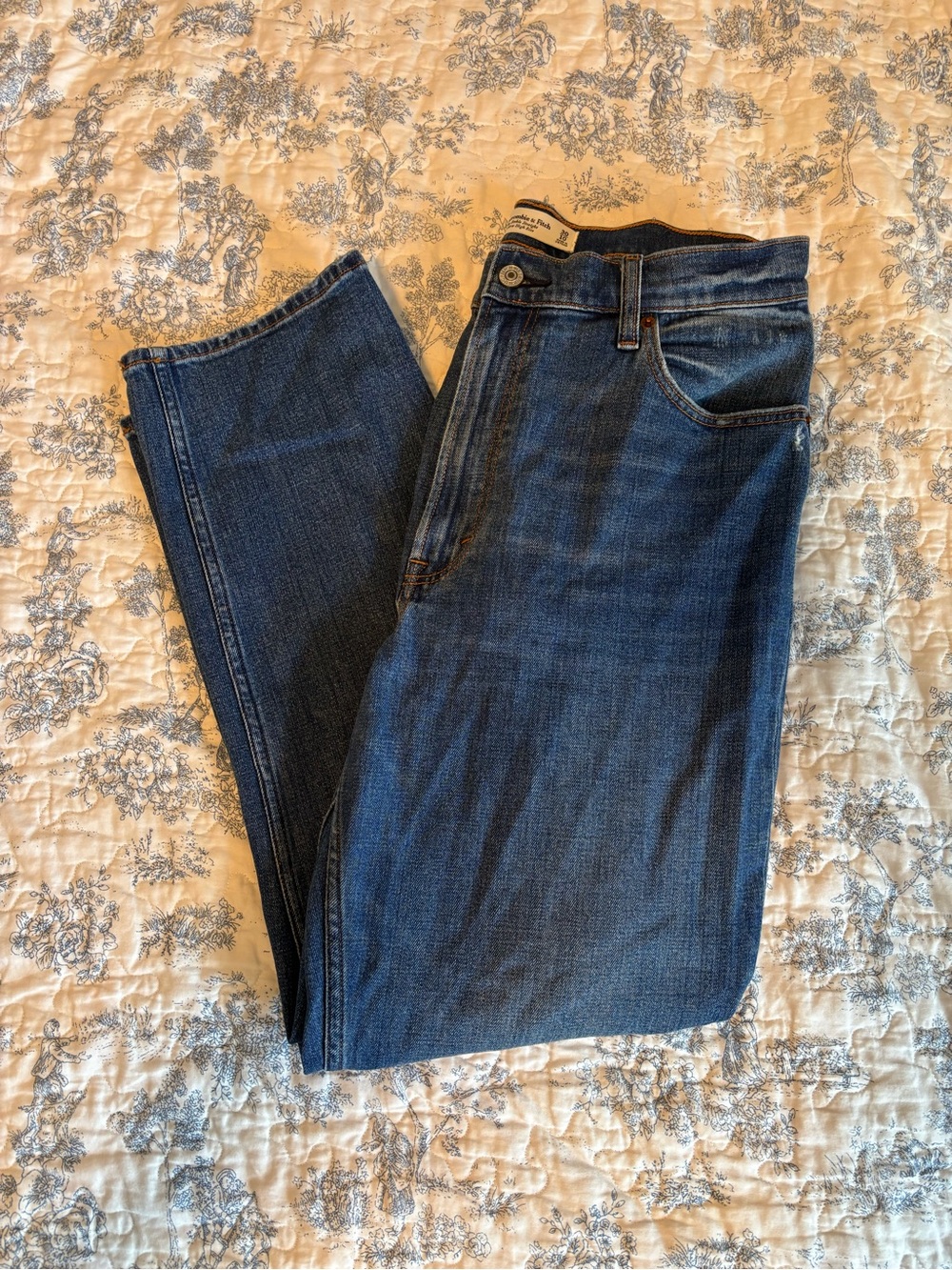 Abercrombie & Fitch Women's Straight-Leg Dark Blue Jeans